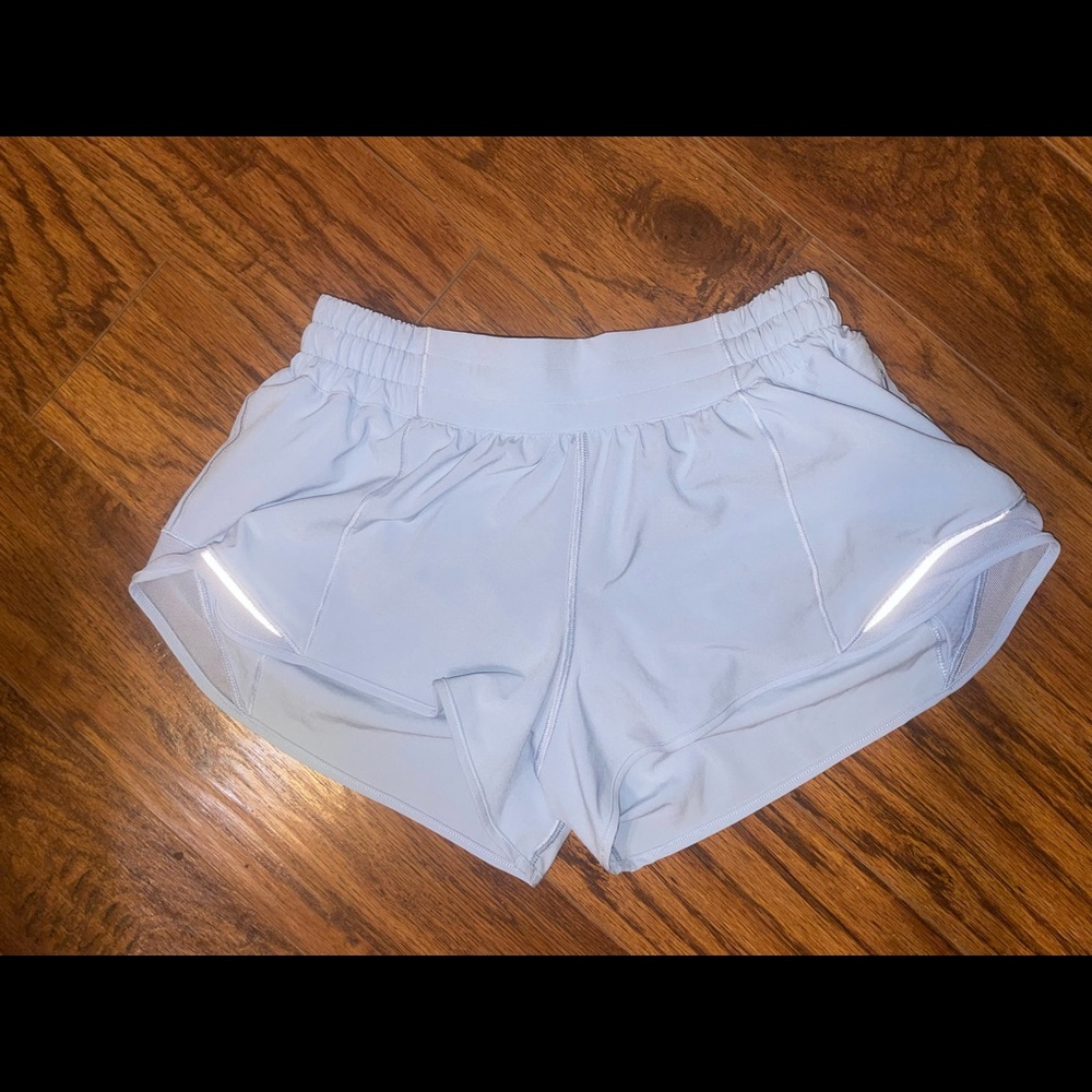 Size 6 2.5” Lululemon Hotty Hot shorts
